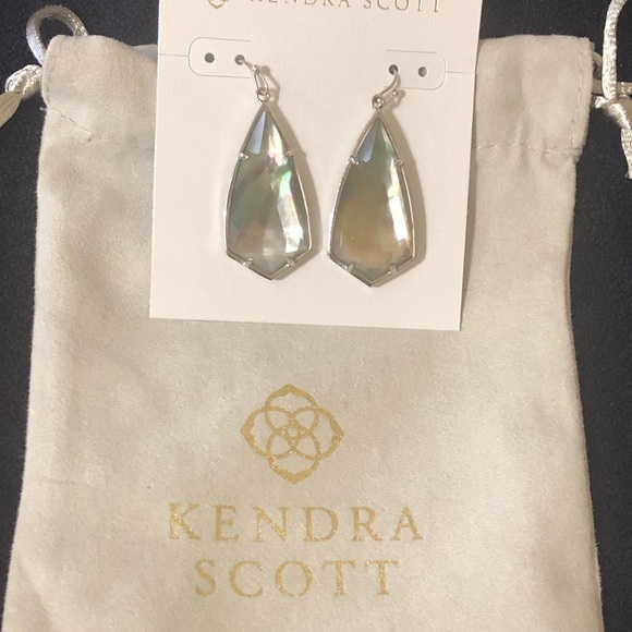 Kendra Scott Jewelry - Kendra Scott drop earrings